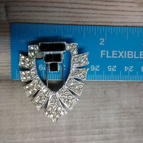 Kenneth Lane fur clip all rhinestones present - Picture 3 of 10